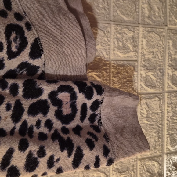 vs leopard sweat shirt - Picture 4 of 7